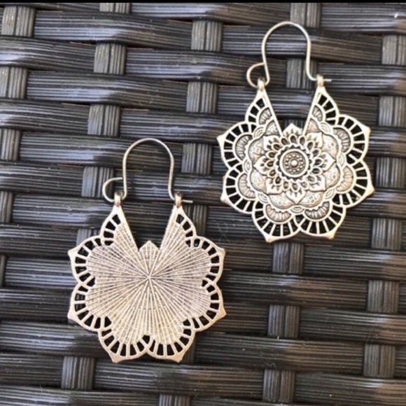 NWOT! Tibetan Silver Boho Earrings. - Picture 3 of 5